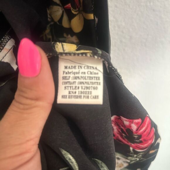 Very J Black and Red Wrap Kimono with Dolman Sleeves - Picture 5 of 6